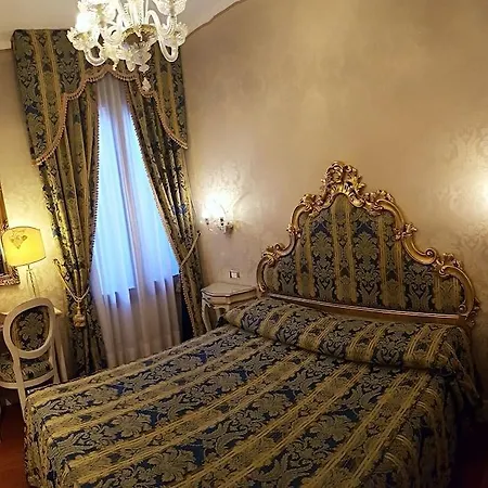 Casa Pisani Canal Pensión 3*
