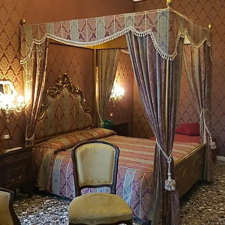 Casa Pisani Canal Venedig