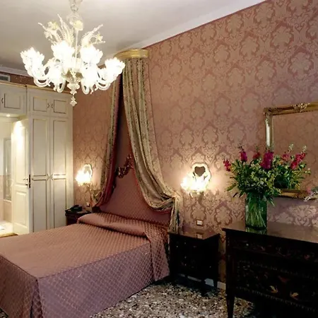 Casa Pisani Canal Venedig