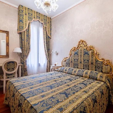 Casa Pisani Canal Guest house 4*