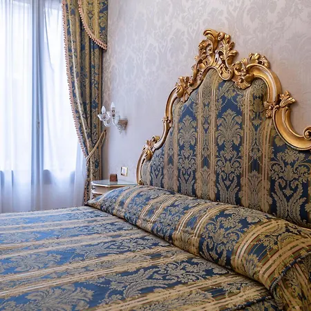 Casa Pisani Canal Venice