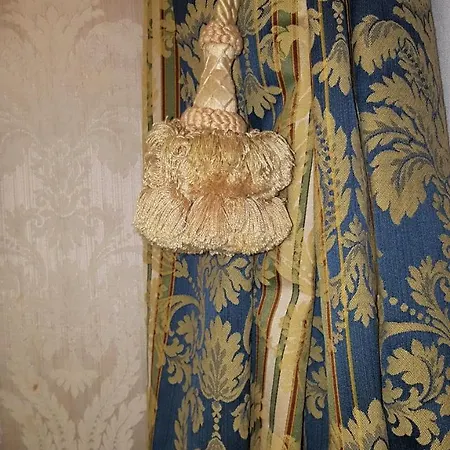 Casa Pisani Canal Pensión 3*