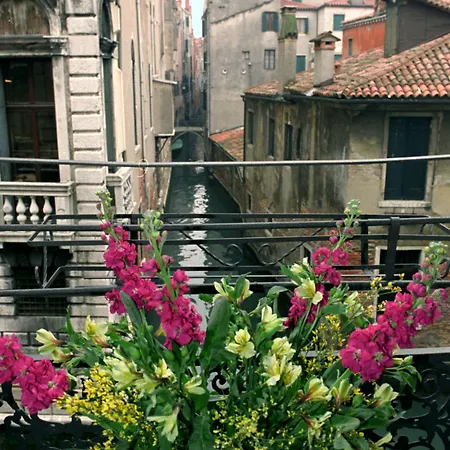 Gasthuis Casa Pisani Canal 3*