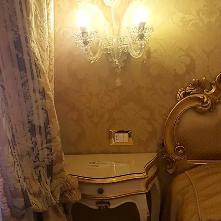 Konukevi Casa Pisani Canal 3*